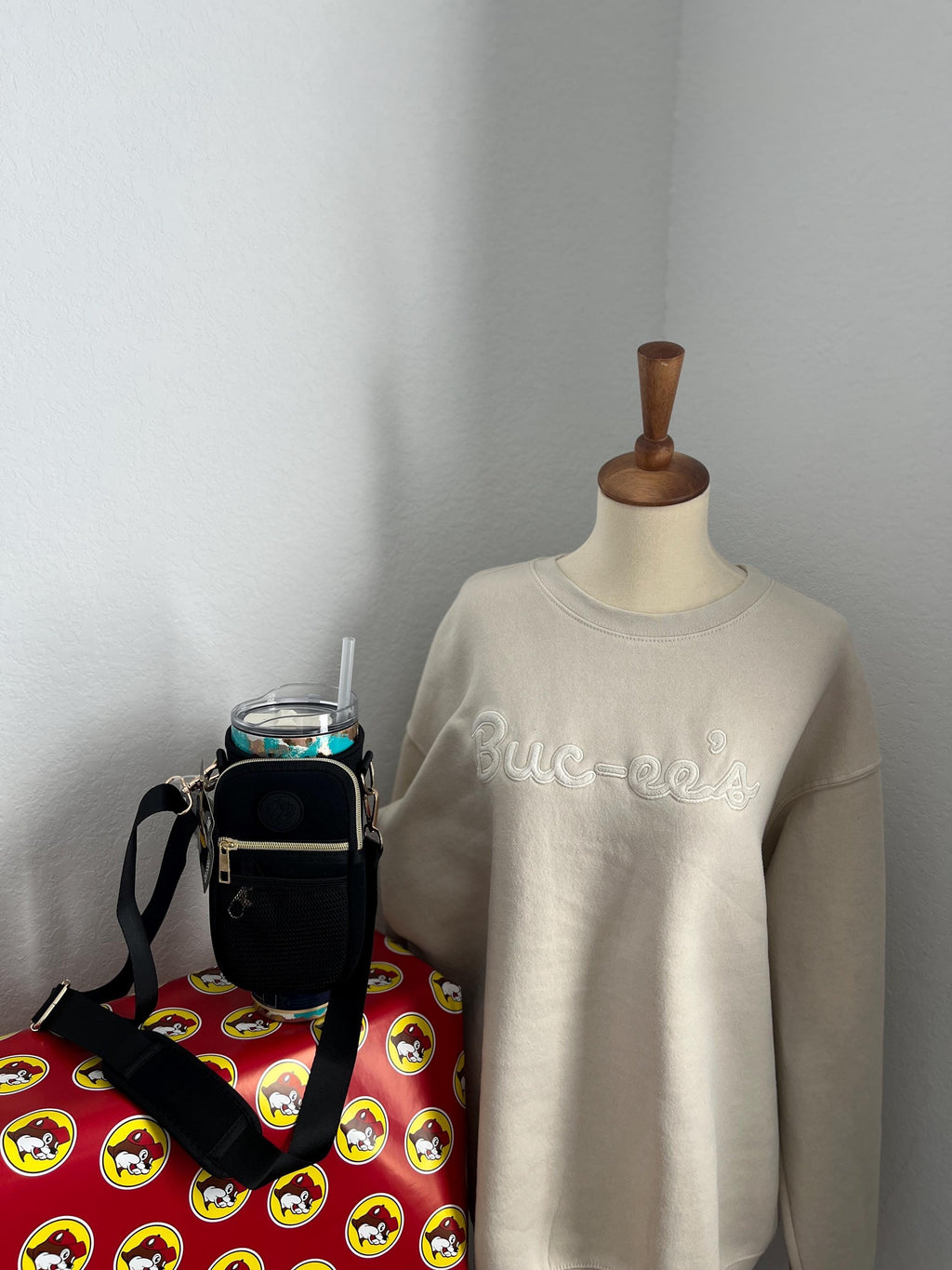 Buc-ee’s Crossbody Tumbler Bag, Black with Gold, Straw Stopper, 3 card wallet, Lipstick pocket, adjustable strap, Holds 40oz Cup with Handle
