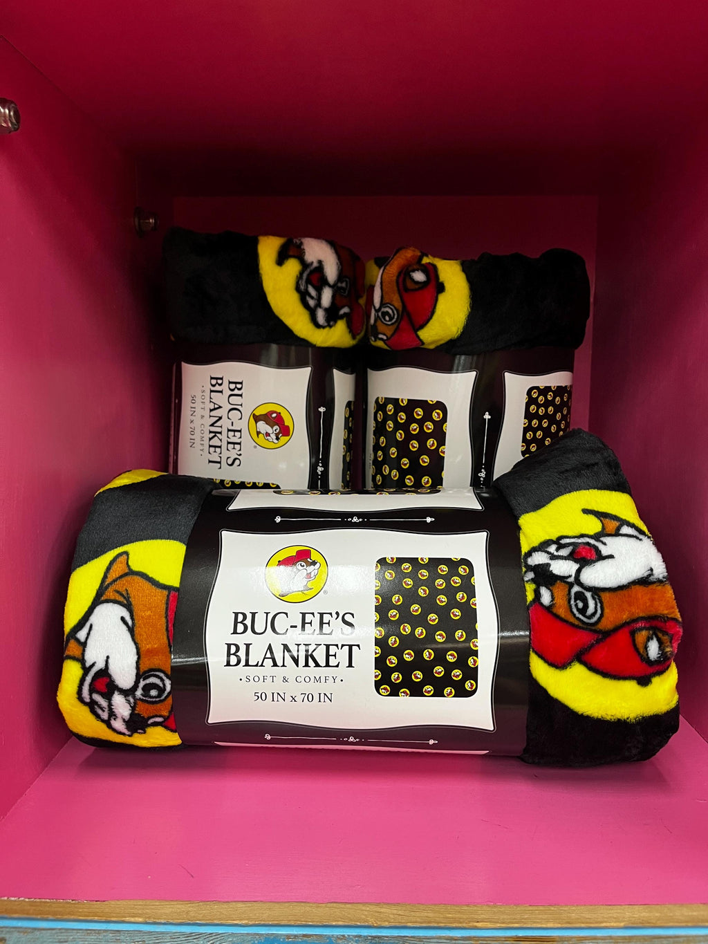 Buc-ee’s BLACK Throw with Bucees Iconic Logos, Soft & Comfy Fleece Blanket, Valentines Gift, Gift for her, Gift for Teen, Unisex, 50"x70"