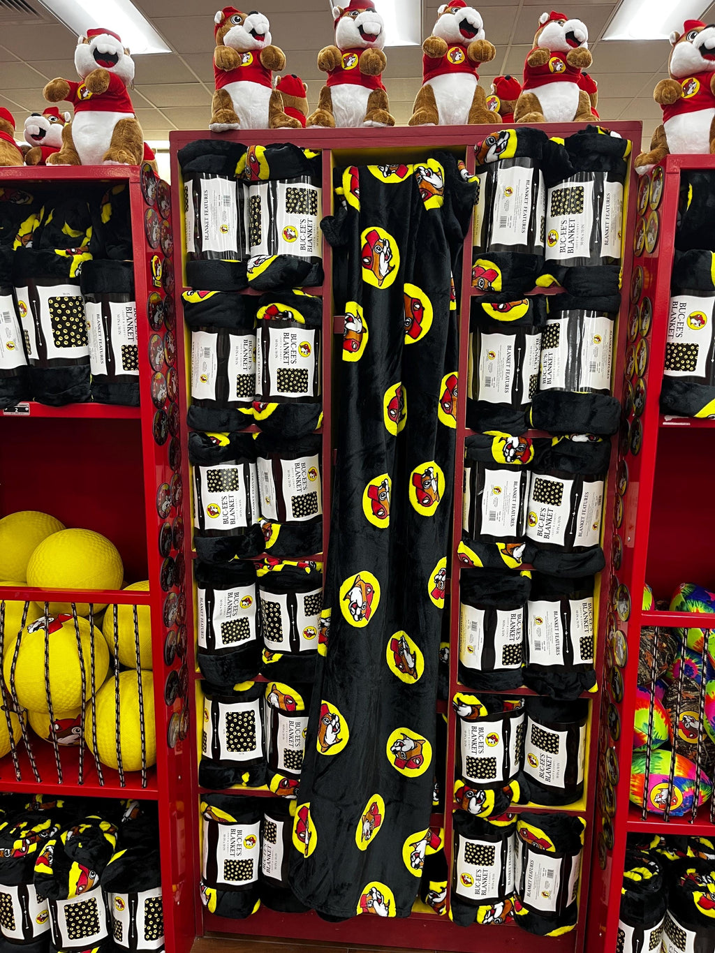 Buc-ee’s BLACK Throw with Bucees Iconic Logos, Soft & Comfy Fleece Blanket, Valentines Gift, Gift for her, Gift for Teen, Unisex, 50"x70"